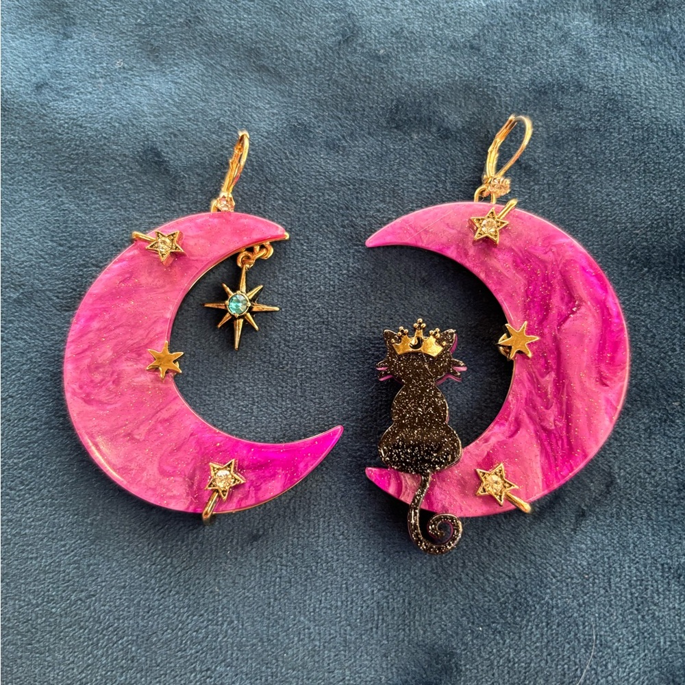Gorgeous earrings enamel and crystal